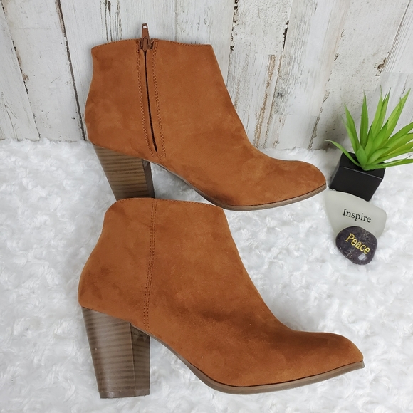 Old Navy Suede Heeled Booties Size 9 - Picture 1 of 10